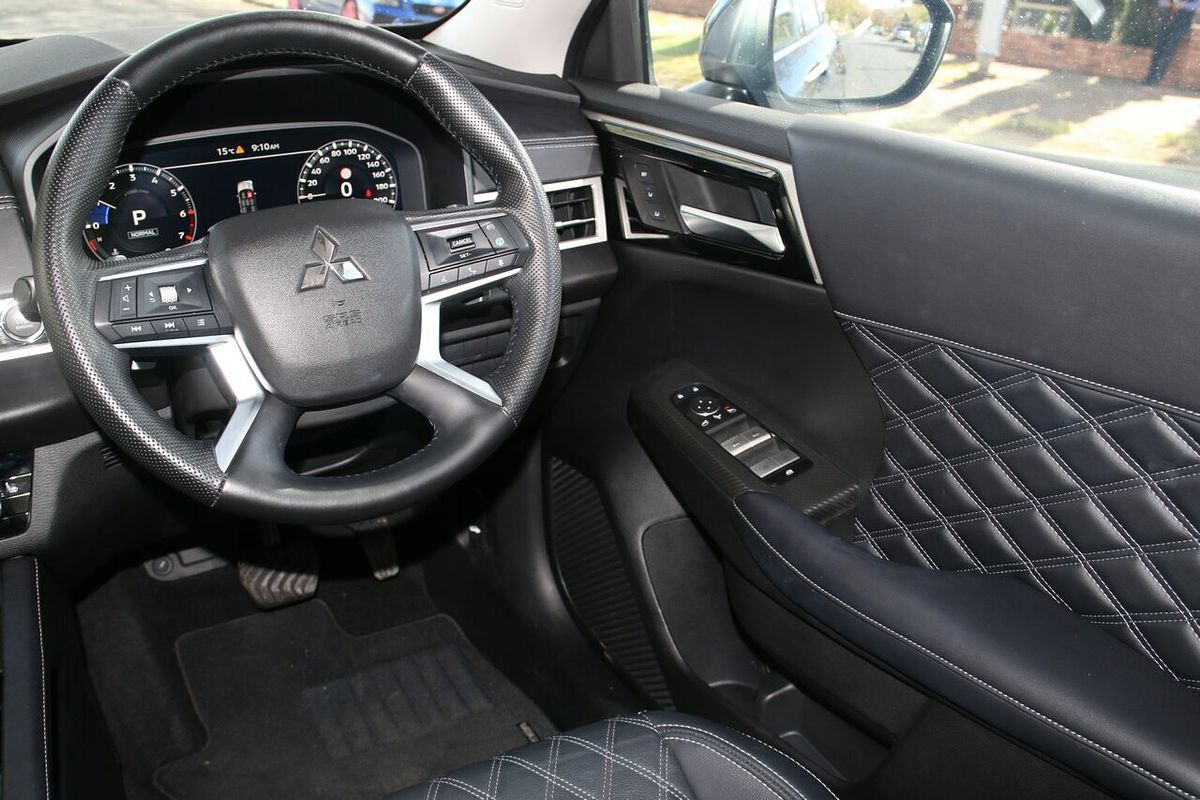 2024 Mitsubishi Outlander Exceed ZM