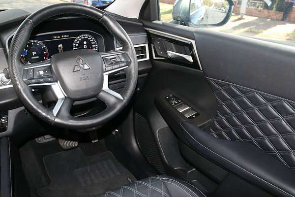 2024 Mitsubishi Outlander Exceed ZM