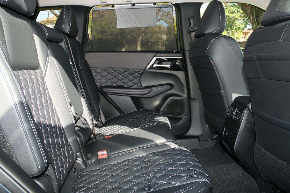 2024 Mitsubishi Outlander Exceed ZM