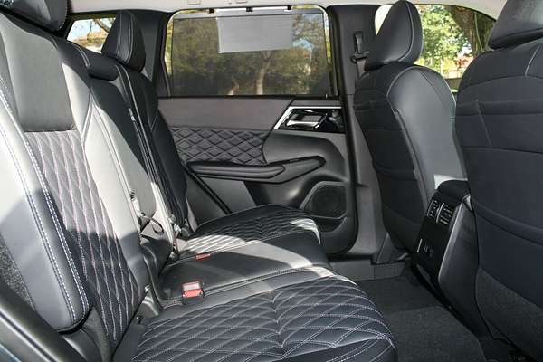 2024 Mitsubishi Outlander Exceed ZM