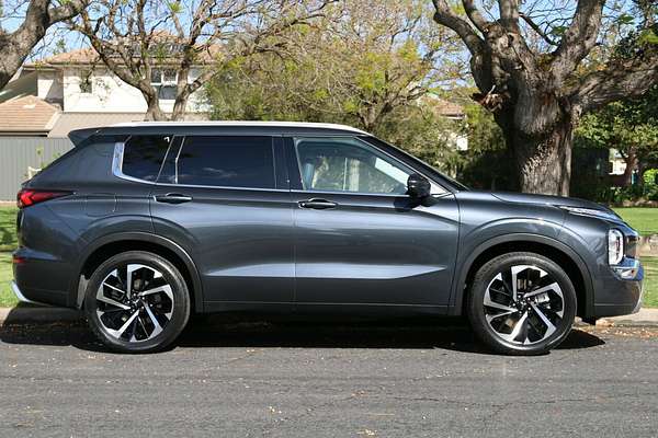 2024 Mitsubishi Outlander Exceed ZM