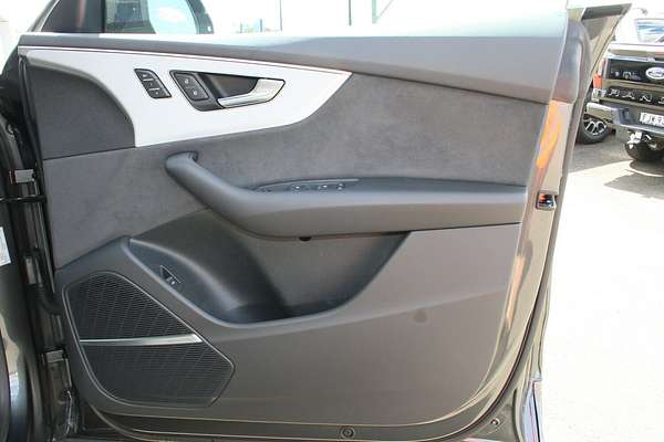 2022 Audi Q8 50 TDI S line F1