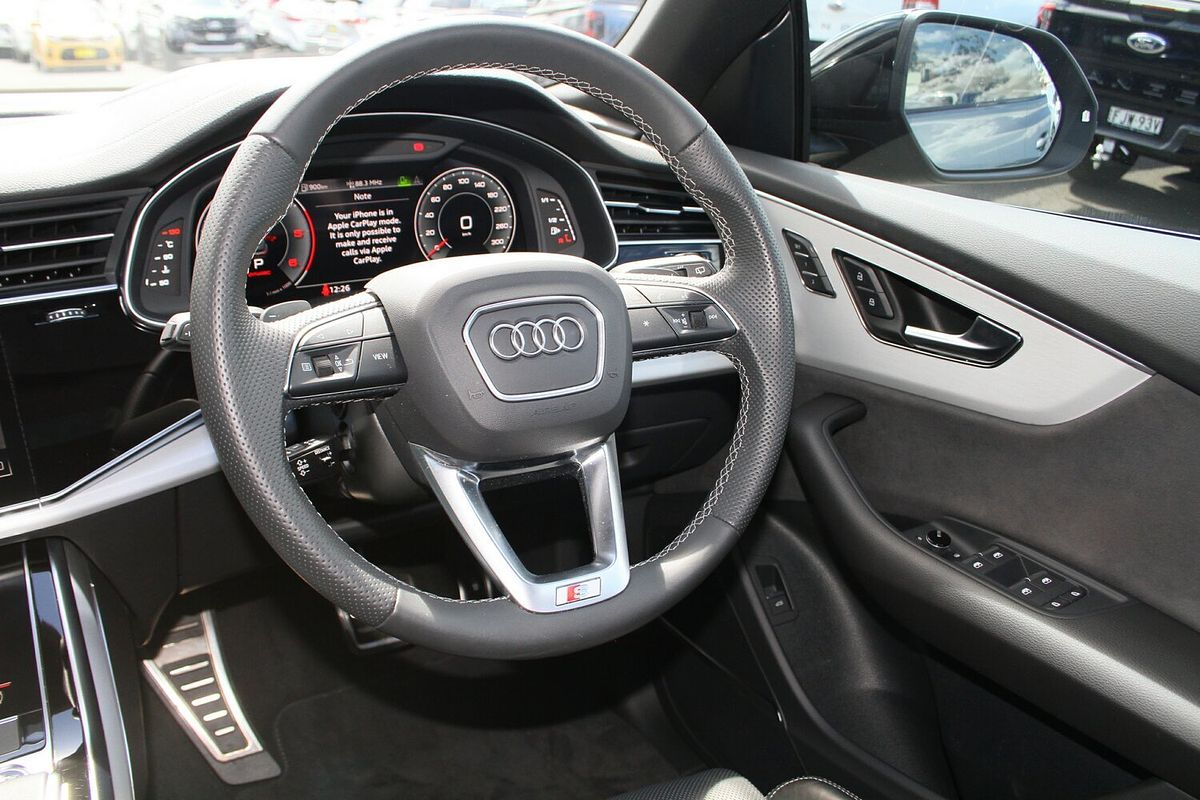 2022 Audi Q8 50 TDI S line F1