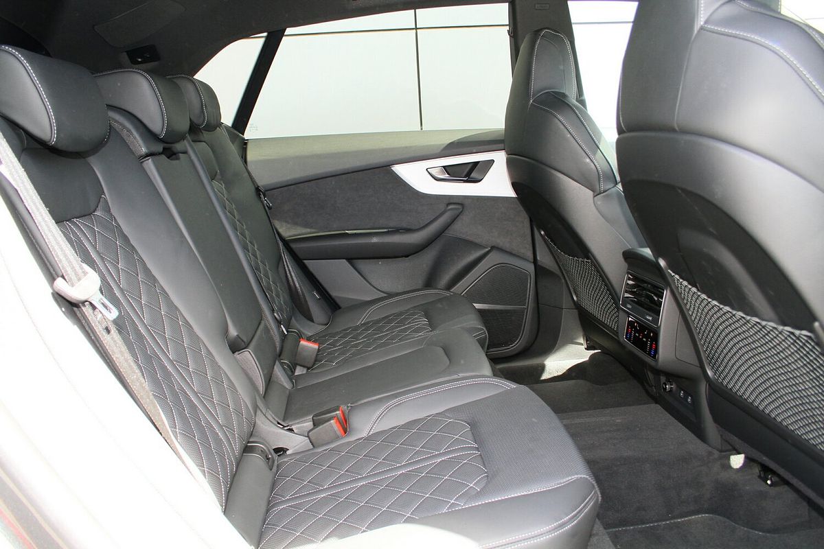 2022 Audi Q8 50 TDI S line F1