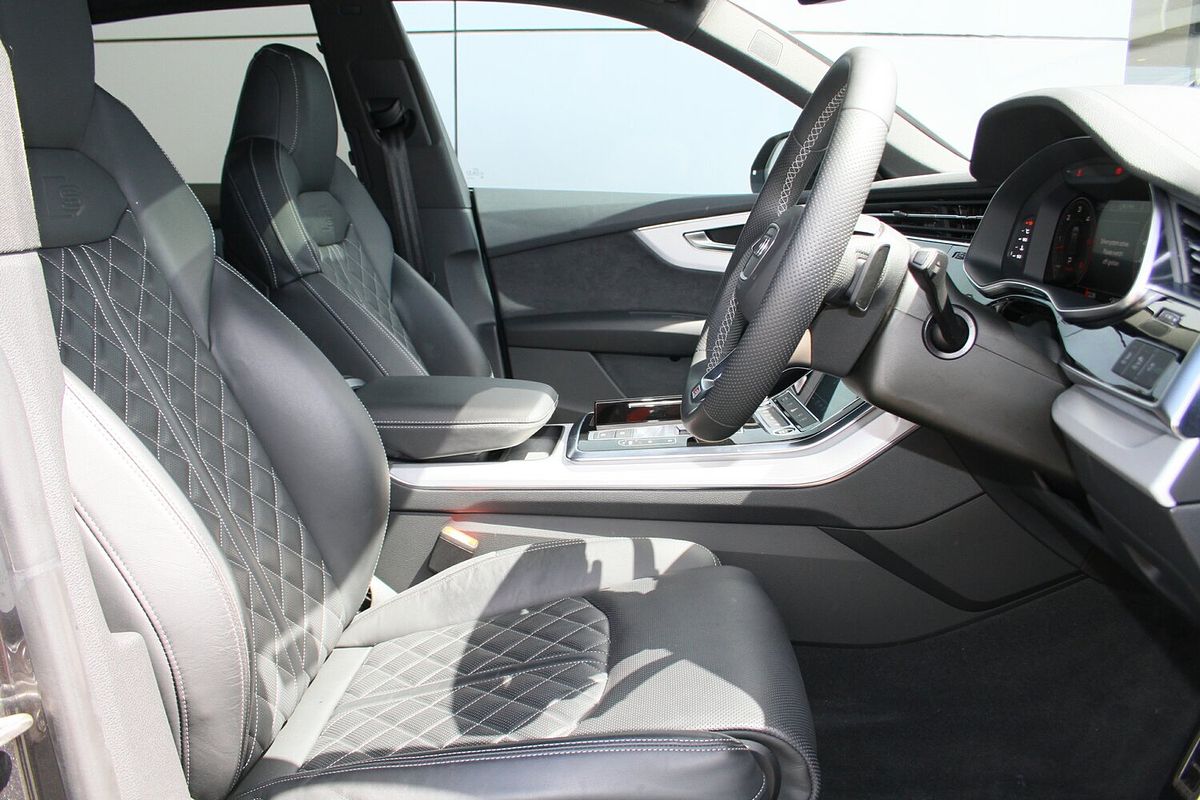 2022 Audi Q8 50 TDI S line F1