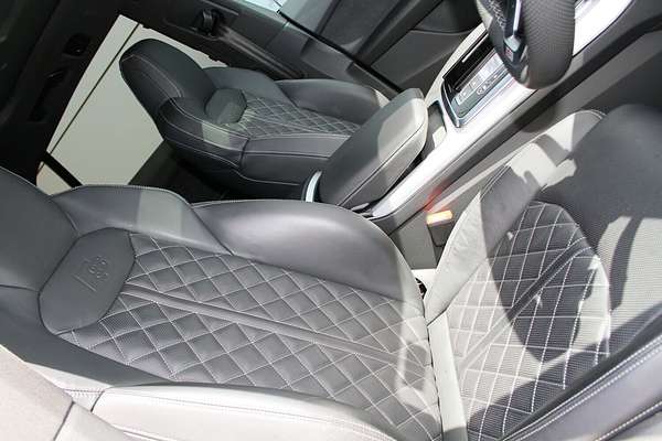 2022 Audi Q8 50 TDI S line F1