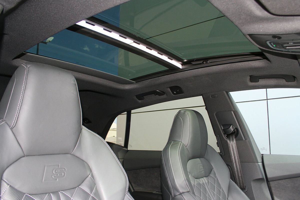 2022 Audi Q8 50 TDI S line F1