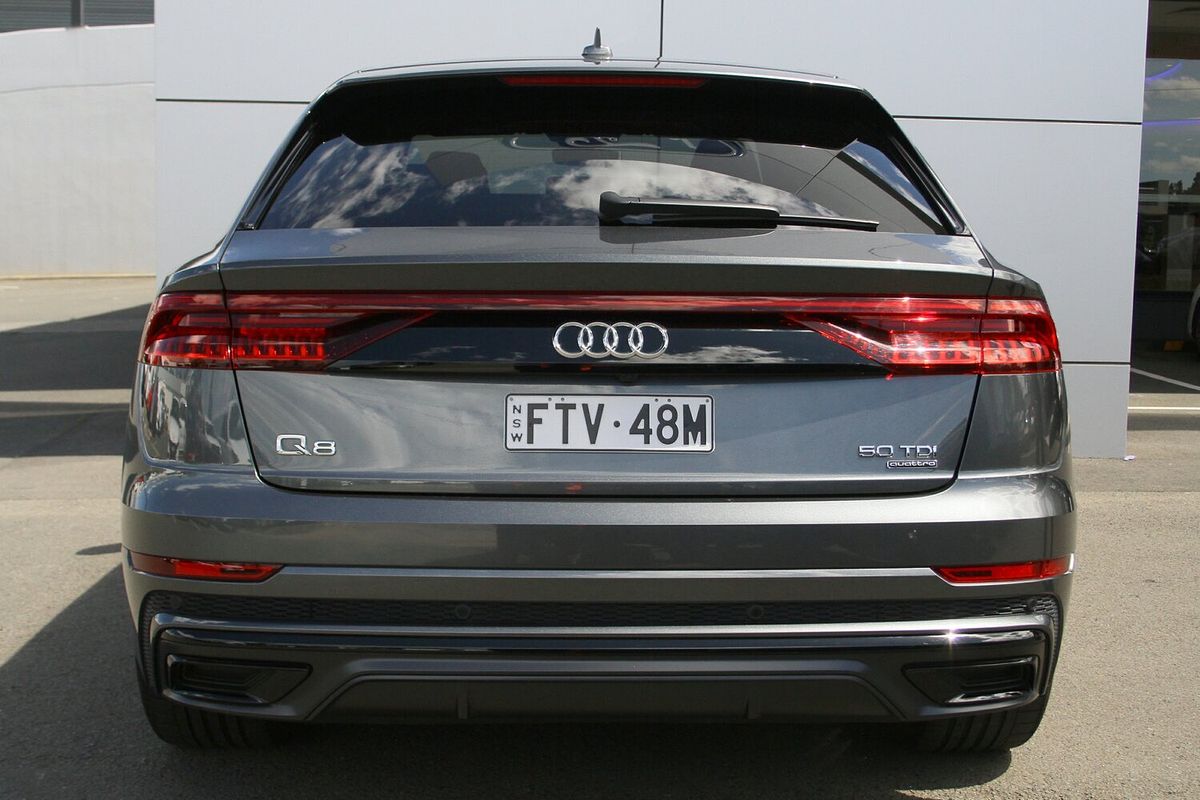 2022 Audi Q8 50 TDI S line F1