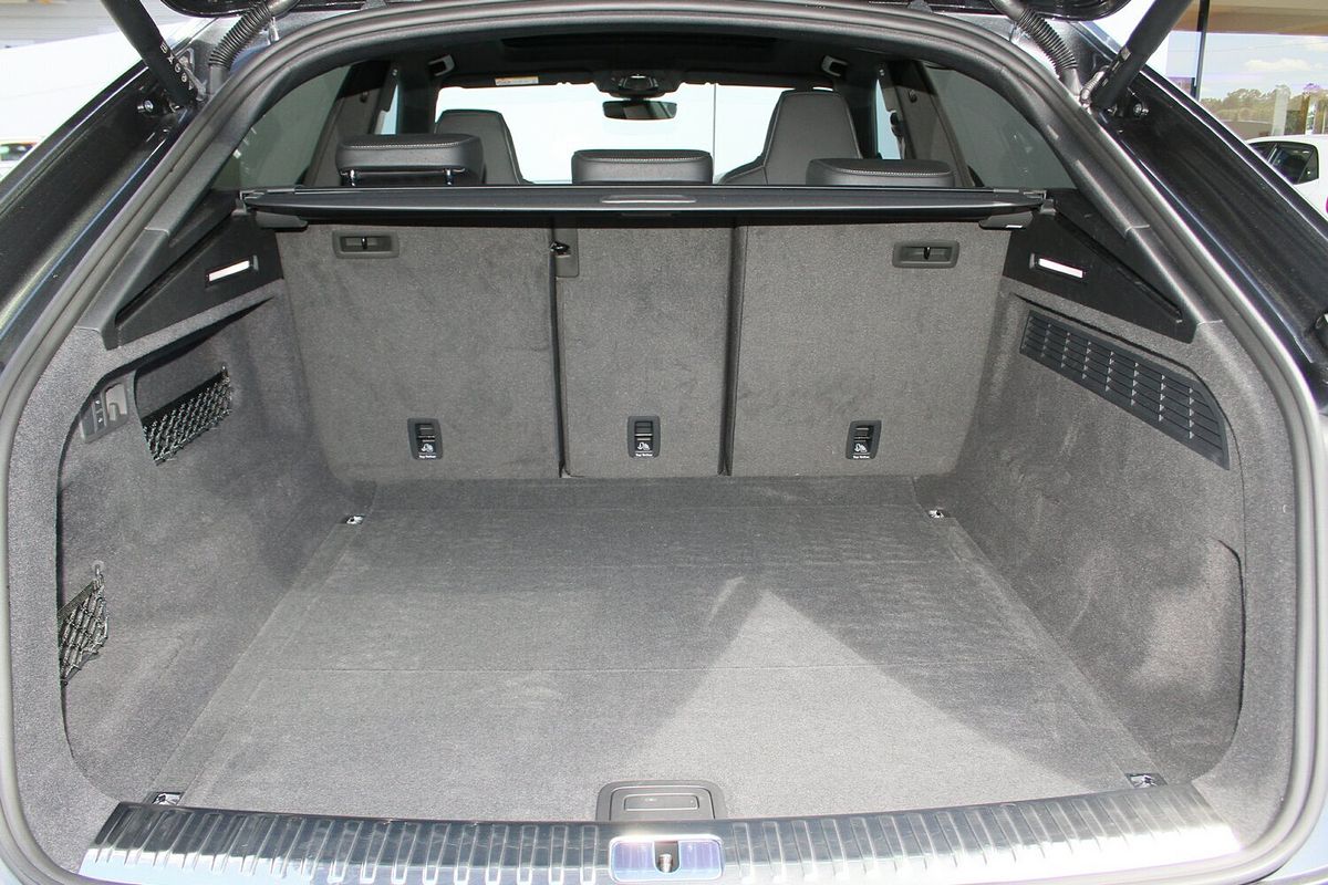 2022 Audi Q8 50 TDI S line F1