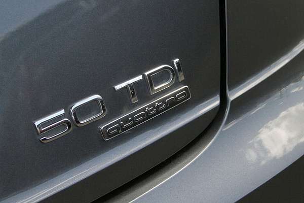 2022 Audi Q8 50 TDI S line F1