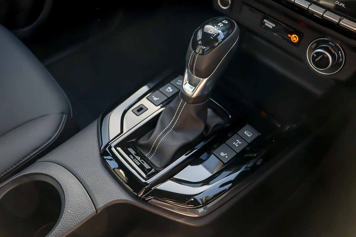 2025 Isuzu D-MAX BLADE 4X4