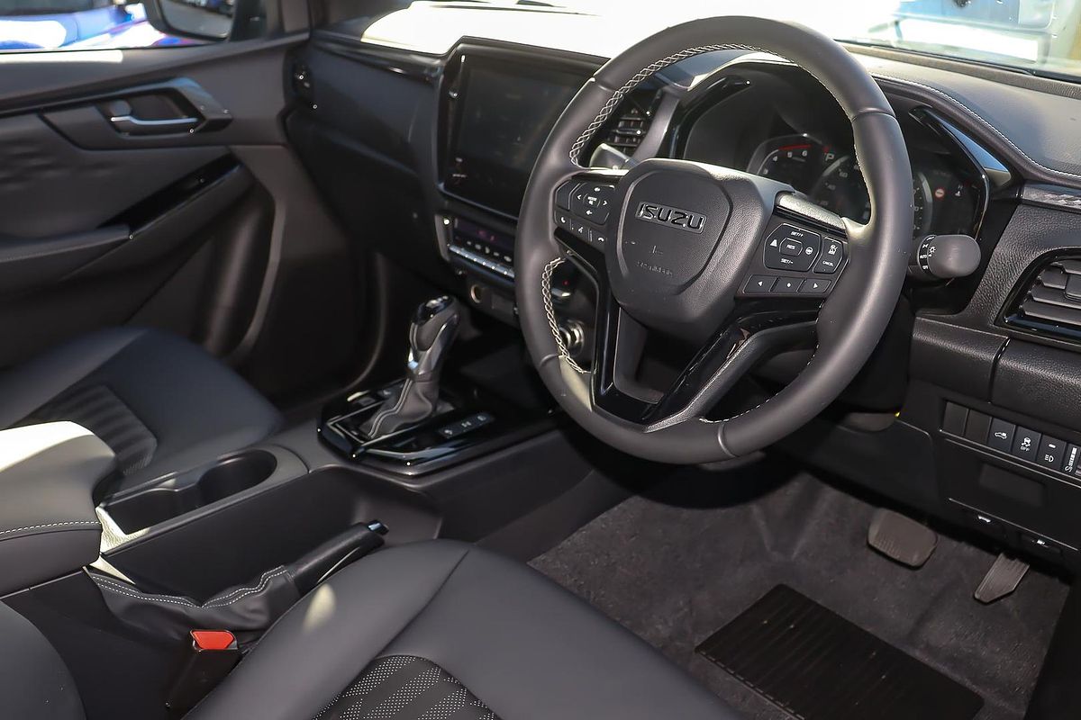 2025 Isuzu D-MAX BLADE 4X4