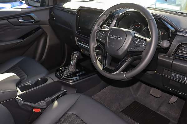 2025 Isuzu D-MAX BLADE 4X4