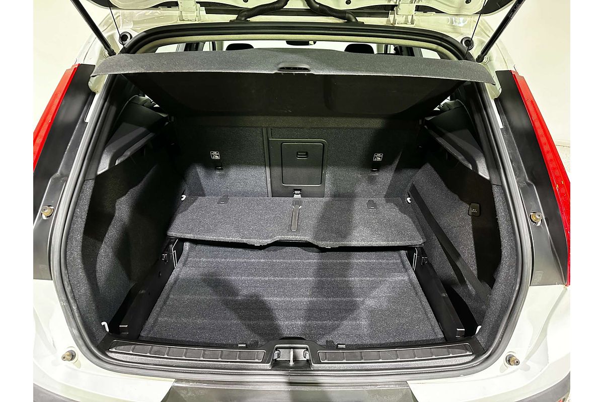 2019 Volvo XC40 T4 Momentum
