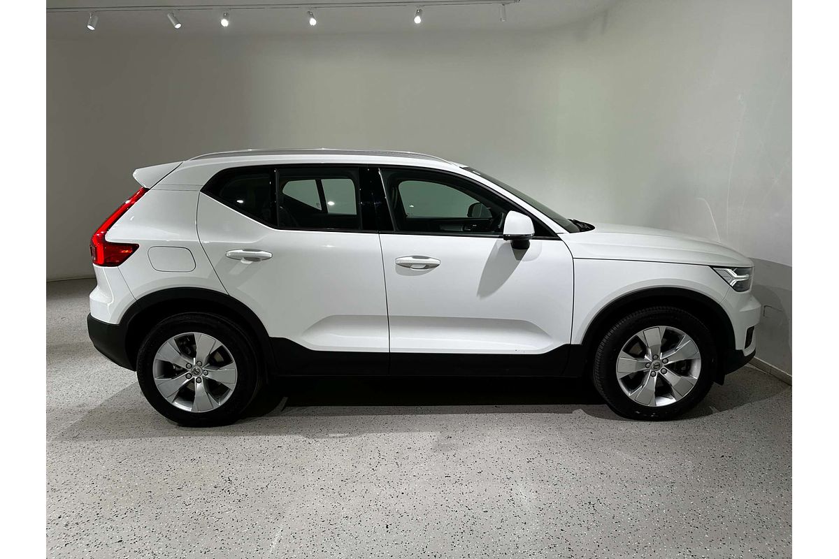 2019 Volvo XC40 T4 Momentum