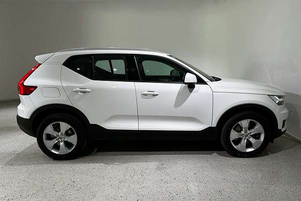 2019 Volvo XC40 T4 Momentum