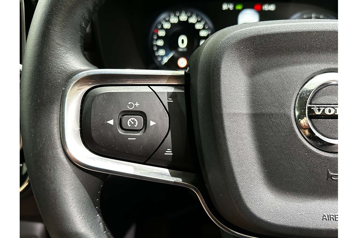 2019 Volvo XC40 T4 Momentum
