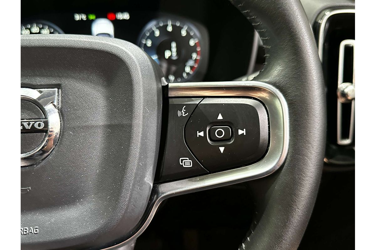 2019 Volvo XC40 T4 Momentum