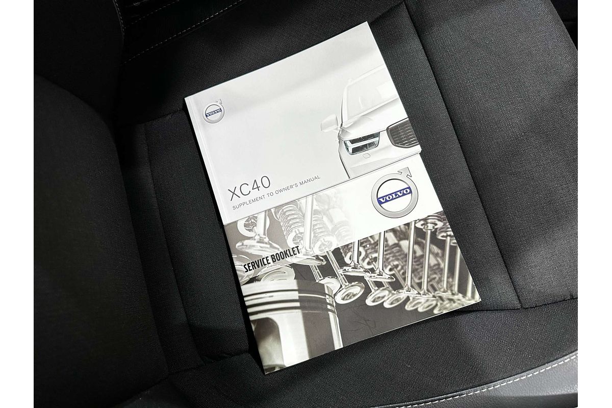 2019 Volvo XC40 T4 Momentum