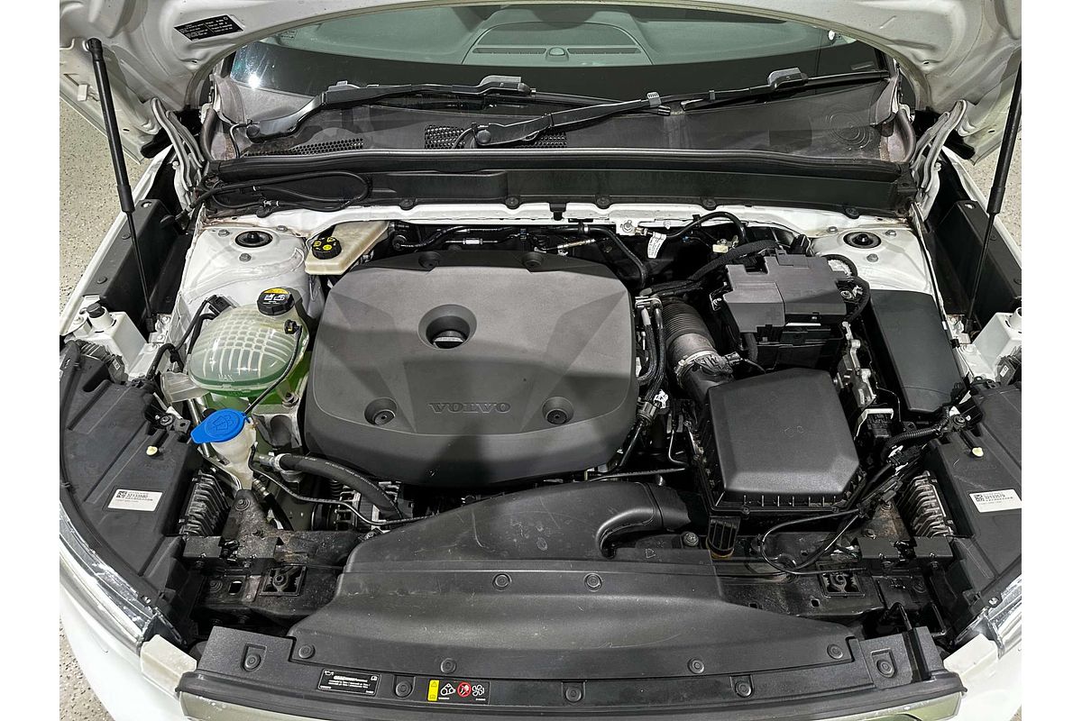 2019 Volvo XC40 T4 Momentum