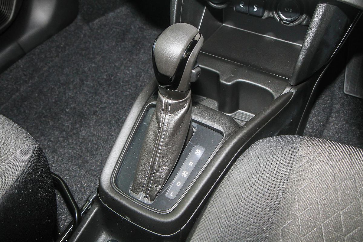 2025 Suzuki Swift Hybrid Plus UZ