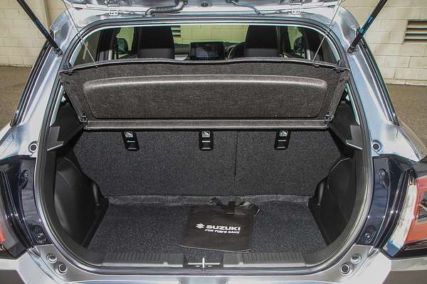 2025 Suzuki Swift Hybrid Plus UZ