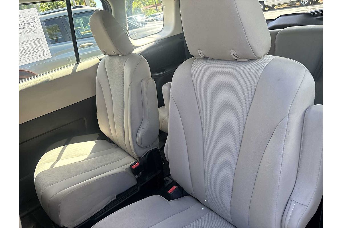 2013 Mazda MAZDA5 Sport