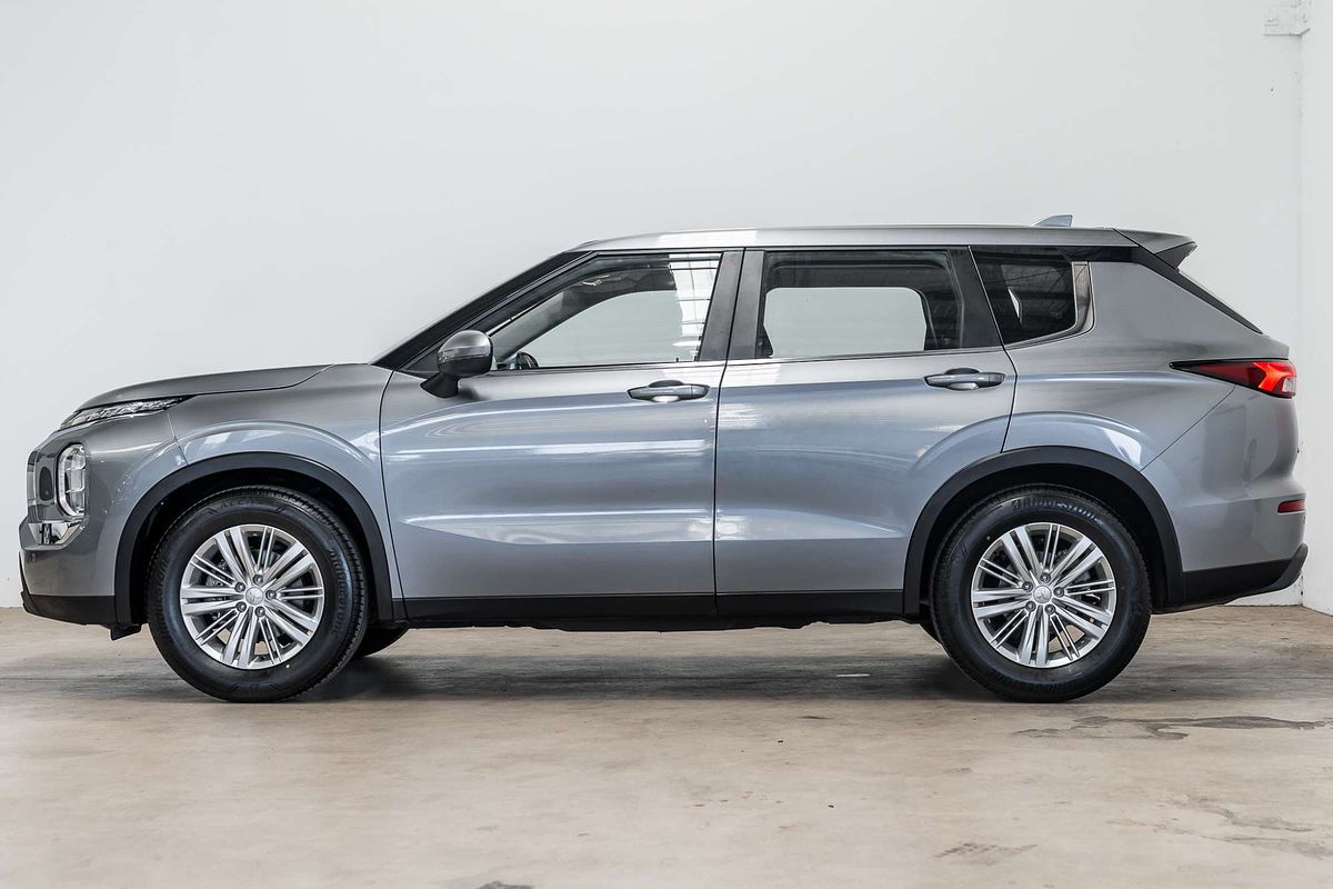 2022 Mitsubishi Outlander ES ZM
