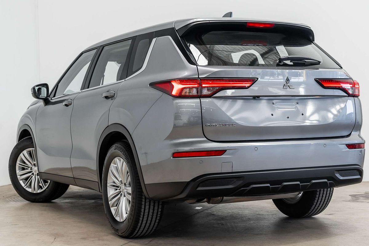 2022 Mitsubishi Outlander ES ZM