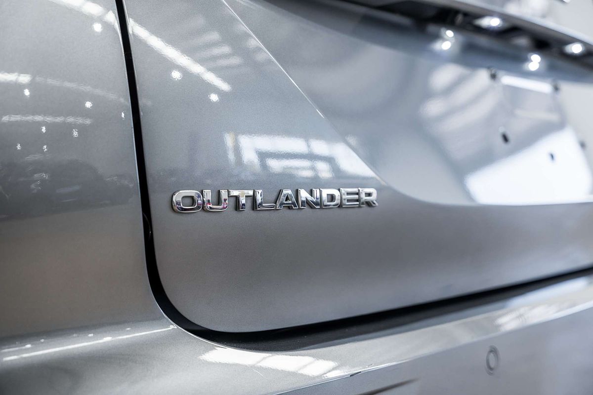 2022 Mitsubishi Outlander ES ZM