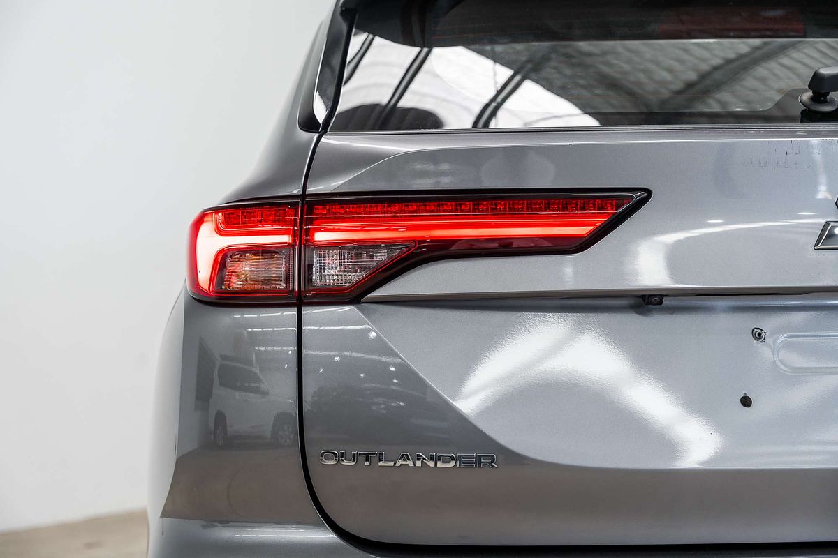 2022 Mitsubishi Outlander ES ZM