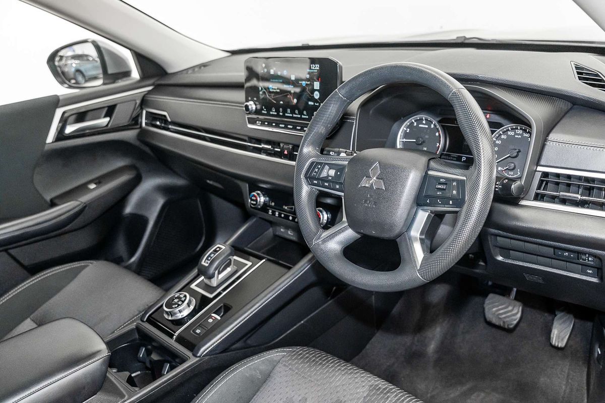 2022 Mitsubishi Outlander ES ZM
