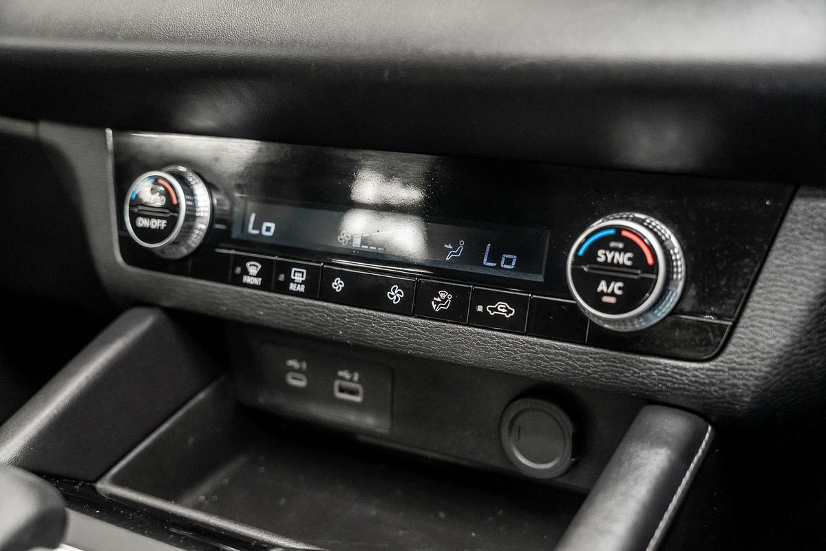 2022 Mitsubishi Outlander ES ZM