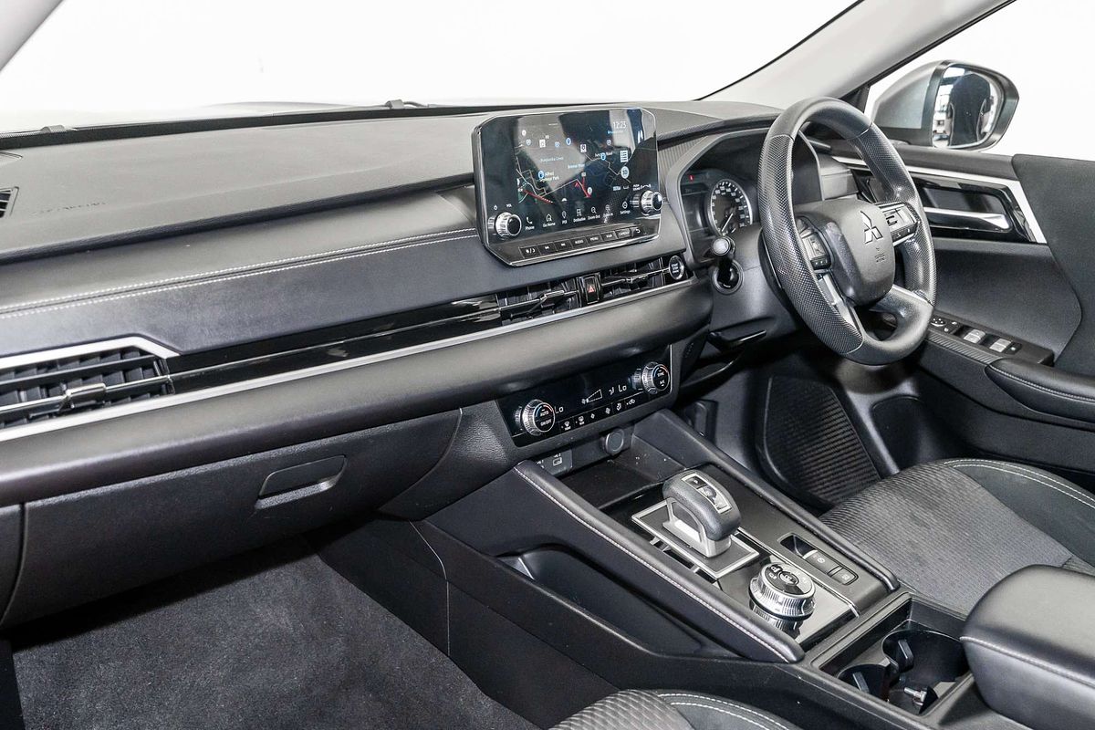 2022 Mitsubishi Outlander ES ZM