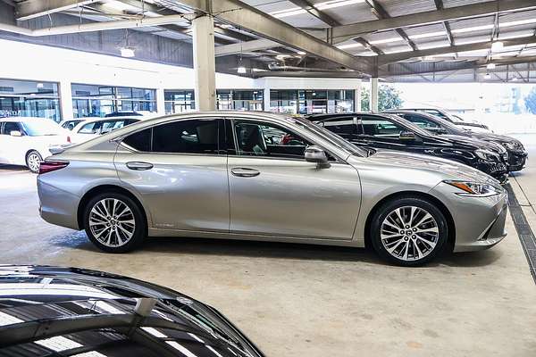 2019 Lexus ES ES300h Luxury AXZH10R