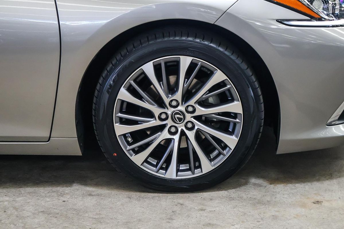 2019 Lexus ES ES300h Luxury AXZH10R