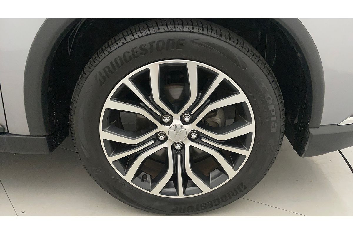 2017 Mitsubishi Outlander LS Safety Pack ZK