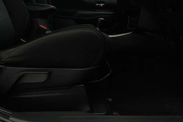 2017 Mitsubishi Outlander LS Safety Pack ZK