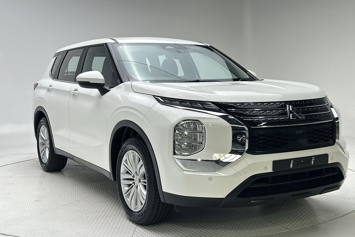 2023 Mitsubishi Outlander ES ZM
