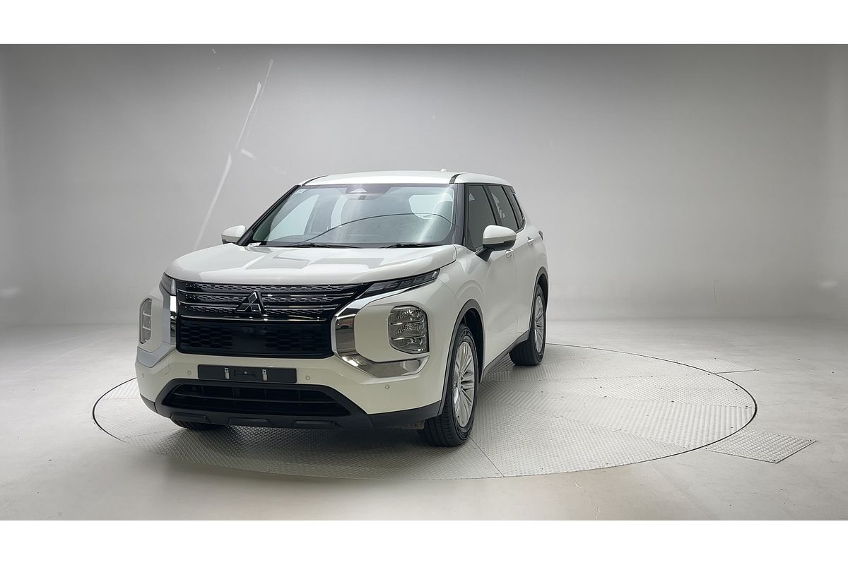 2023 Mitsubishi Outlander ES ZM