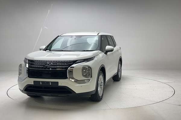 2023 Mitsubishi Outlander ES ZM