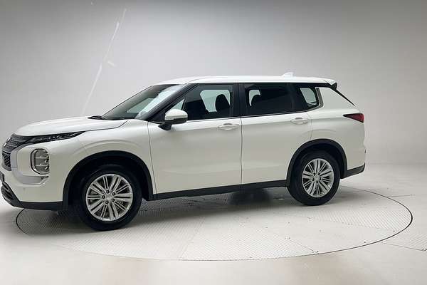2023 Mitsubishi Outlander ES ZM