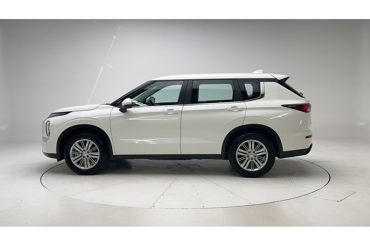 2023 Mitsubishi Outlander ES ZM