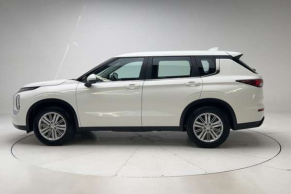 2023 Mitsubishi Outlander ES ZM