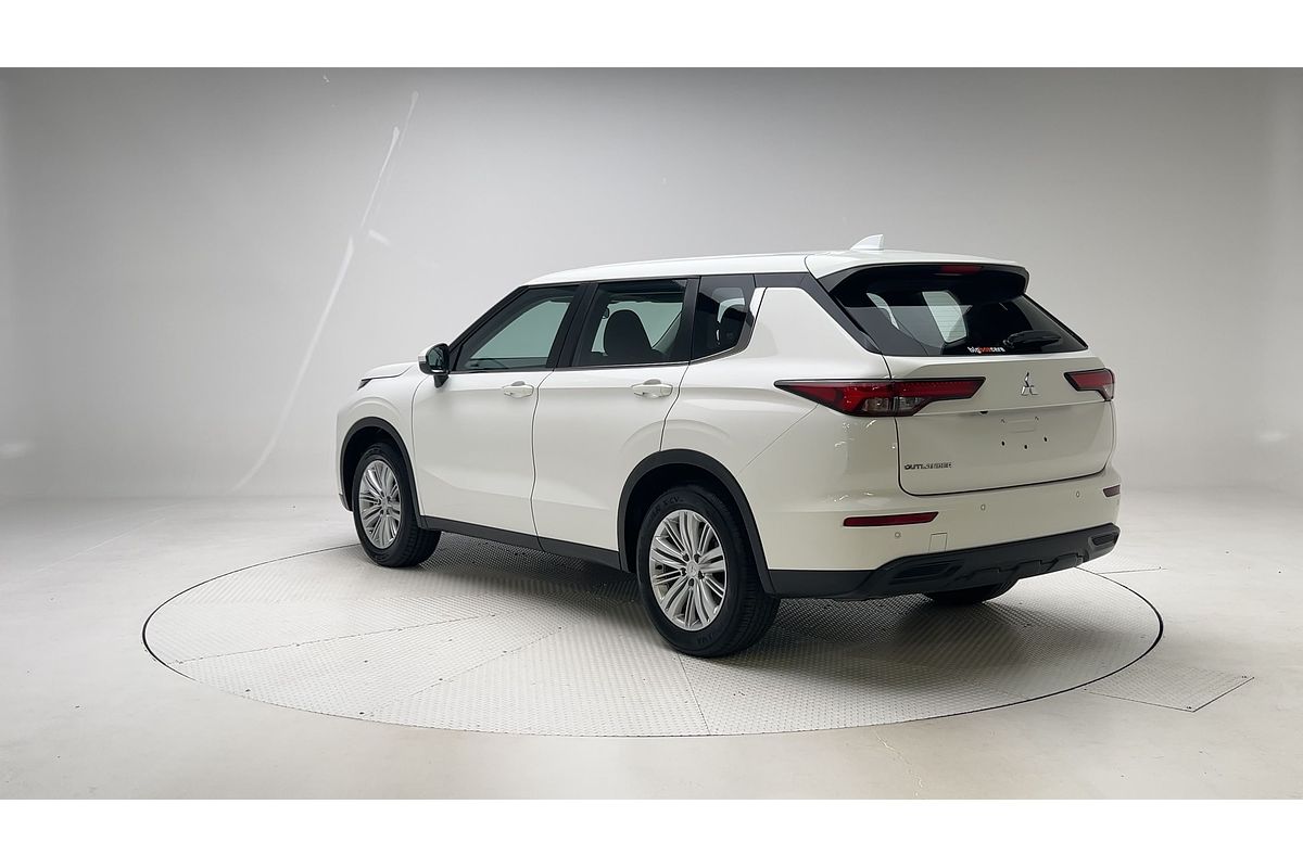2023 Mitsubishi Outlander ES ZM