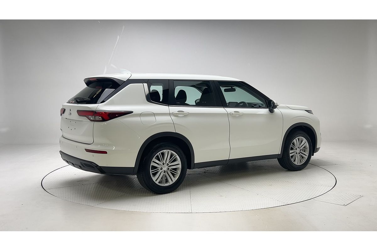 2023 Mitsubishi Outlander ES ZM
