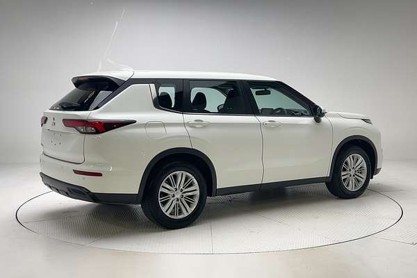 2023 Mitsubishi Outlander ES ZM