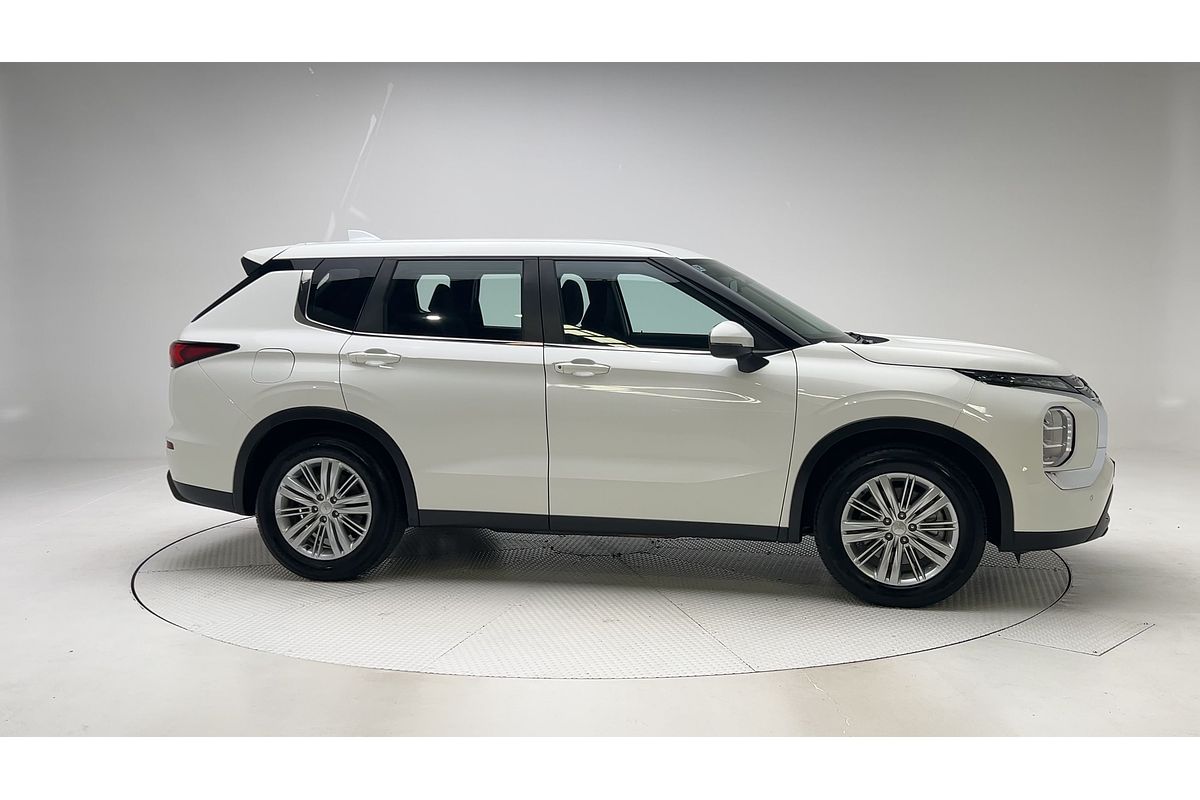 2023 Mitsubishi Outlander ES ZM