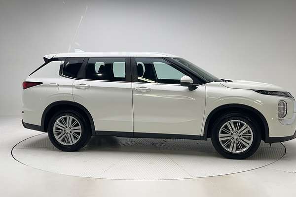 2023 Mitsubishi Outlander ES ZM