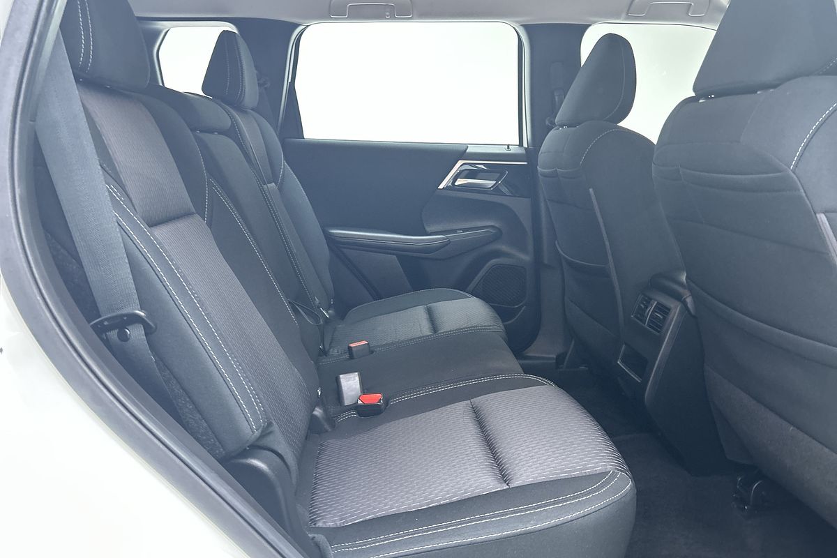 2023 Mitsubishi Outlander ES ZM